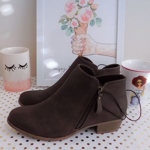 W Arizona Womens Galen Block Heel Zip 